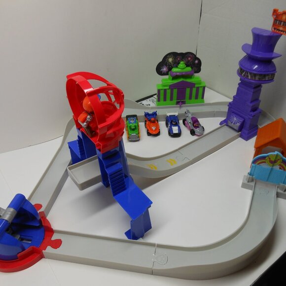 Paw Patrol: The Movie Liberty Total City Rescue Vehicle Playset and 6 Cars - Picture 2 of 15